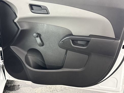 Used 2020 Chevrolet Sonic LT image 35