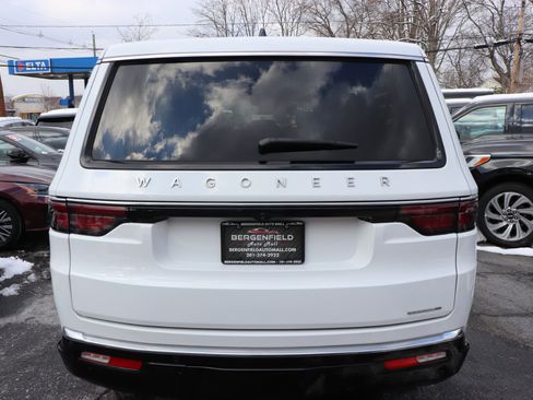 Used 2024 Jeep Wagoneer L Series II w/ Flexible Seating Group image 4