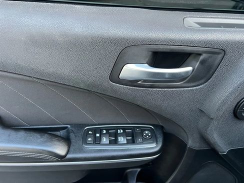 Used 2017 Dodge Charger SXT image 19