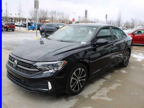 Used 2023 Volkswagen Jetta Sport image 3