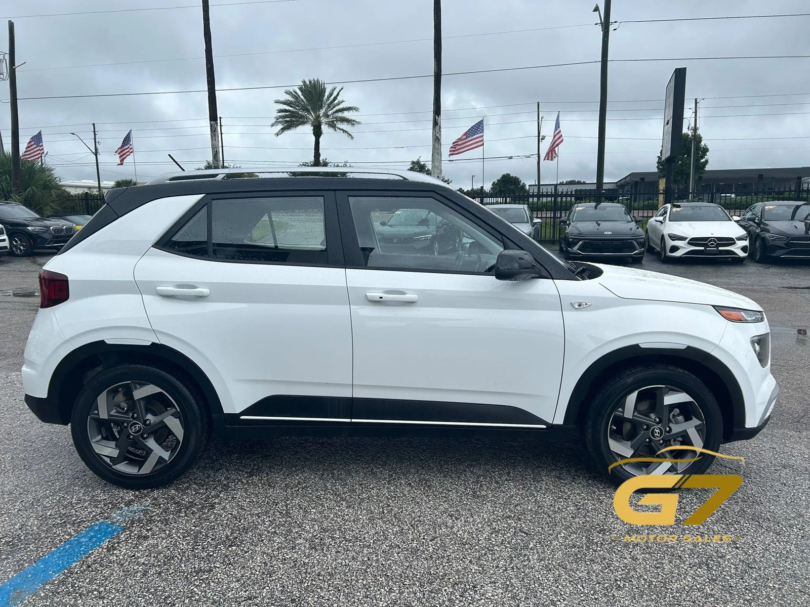 Used 2025 Hyundai Venue Limited FWD image 4