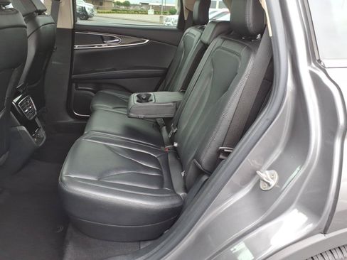 Used 2022 Lincoln Nautilus FWD w/ Premium Package image 8