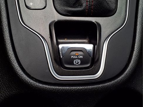 Used 2021 Jeep Cherokee Trailhawk AWD/4WD image 19