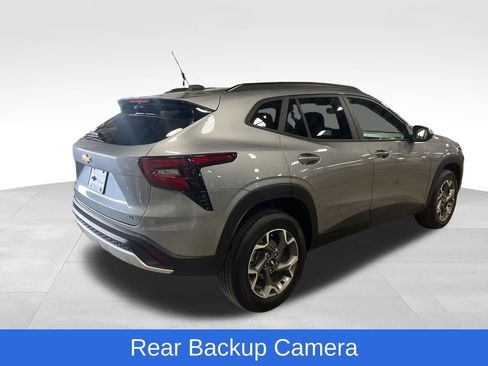Used 2025 Chevrolet Trax LT FWD image 6