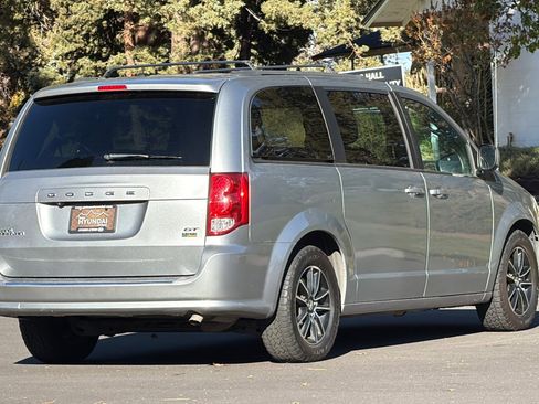 Used 2019 Dodge Grand Caravan GT image 4