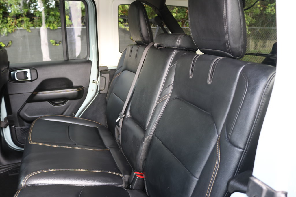 Used 2024 Jeep Wrangler Unlimited Sahara AWD/4WD image 15