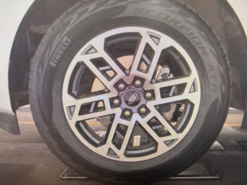 Used 2025 Ford Expedition Active image 12