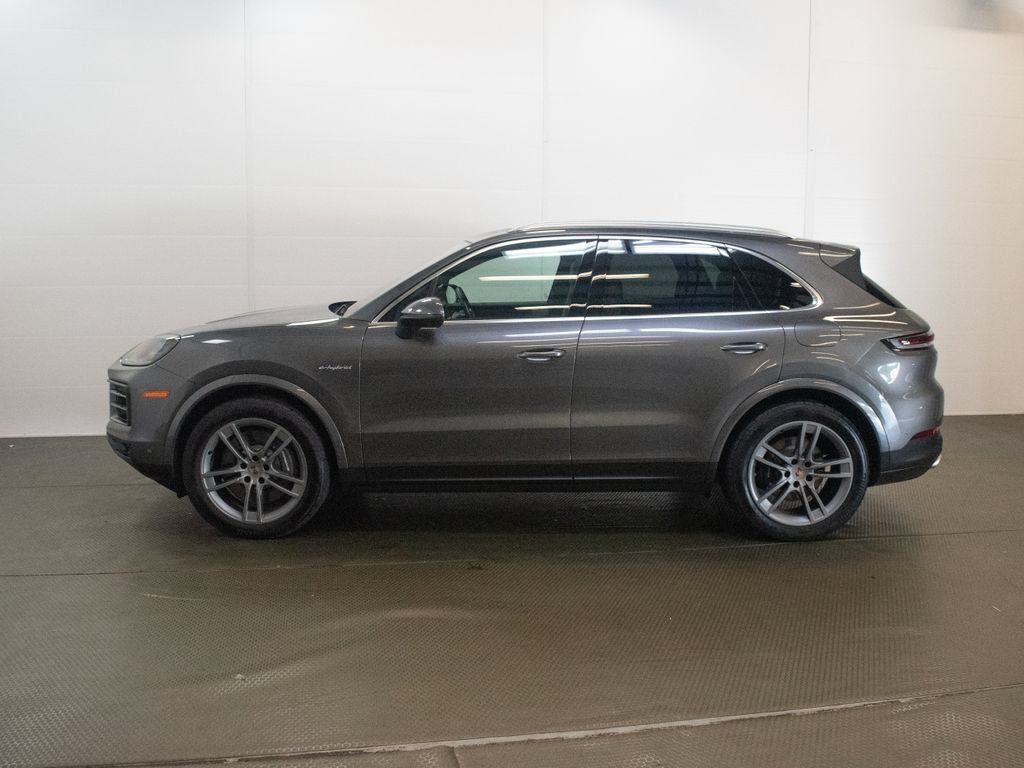 Certified 2026 Porsche Cayenne S AWD/4WD image 2