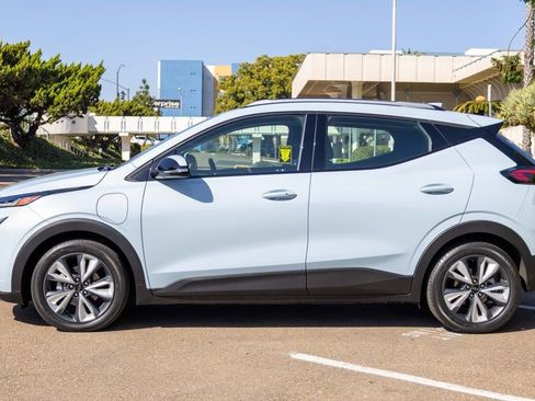 Used 2022 Chevrolet Bolt EUV LT w/ Convenience Package image 7