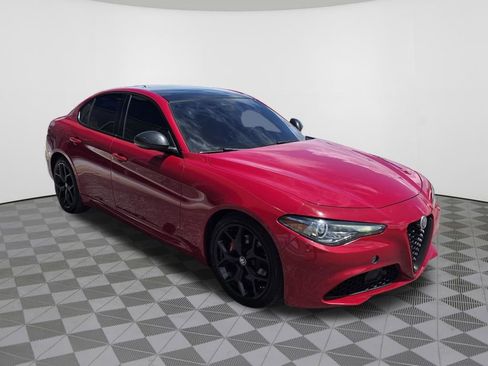 Used 2020 Alfa Romeo Giulia w/ Nero Edizione RWD image 4