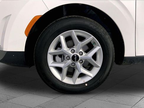 Certified 2025 Kia Soul LX FWD image 9