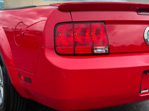 Used 2009 Ford Mustang Convertible RWD image 12