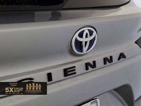 Used 2025 Toyota Sienna XSE image 36