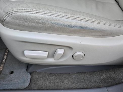 Used 2012 Toyota Sienna XLE w/ Premium Pkg image 34