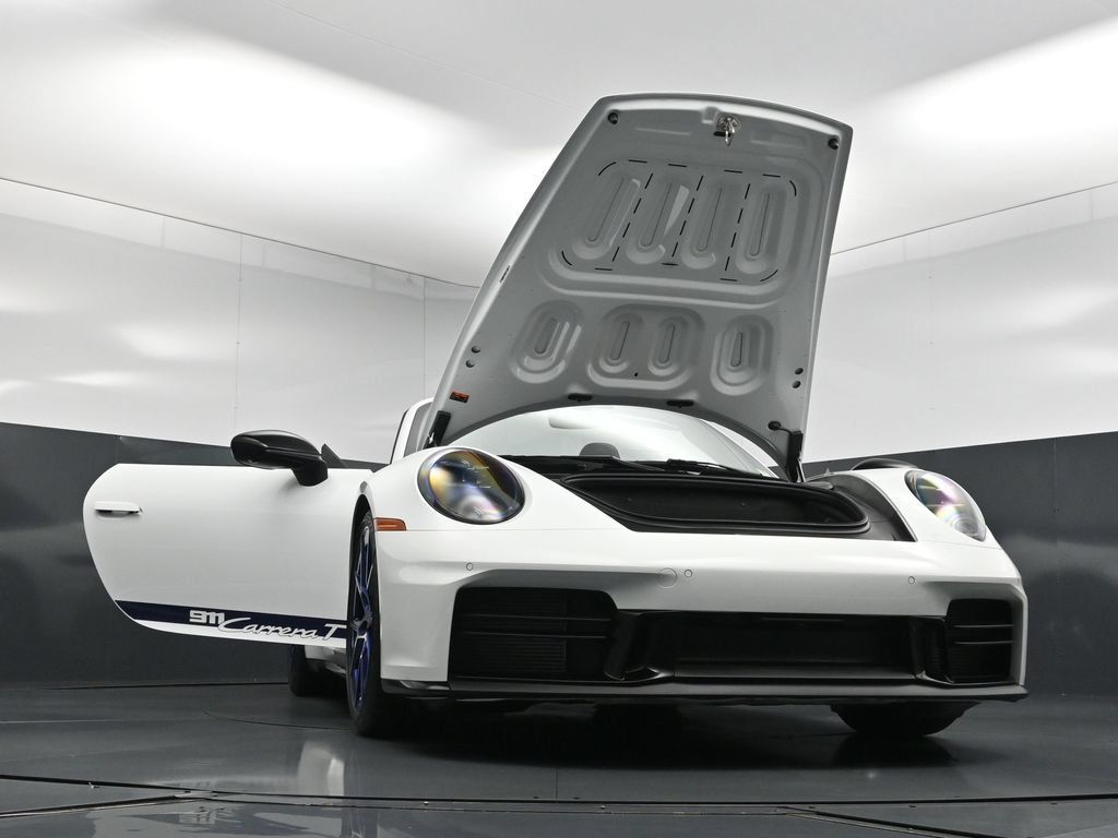Certified 2026 Porsche 911 Carrera T RWD image 33