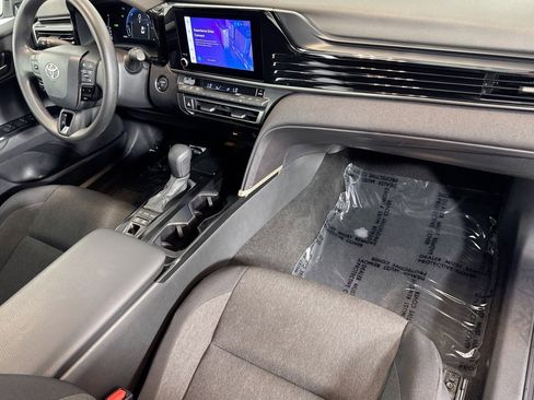 Used 2025 Toyota Camry LE image 26