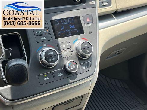 Used 2020 Toyota Sienna L FWD image 37
