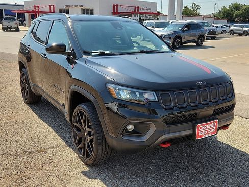 Used 2022 Jeep Compass Trailhawk image 3