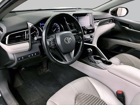 Used 2021 Toyota Camry SE w/ Cold Weather Package FWD image 12