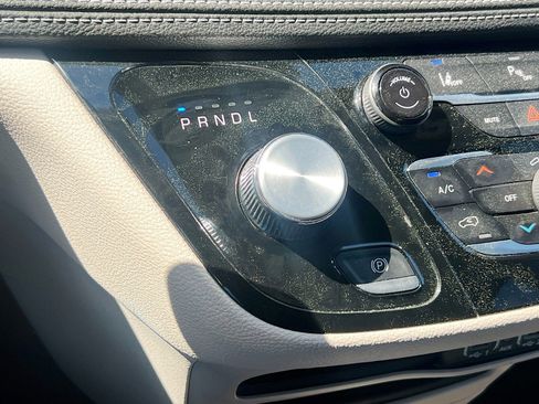 Used 2024 Chrysler Pacifica Limited FWD image 17