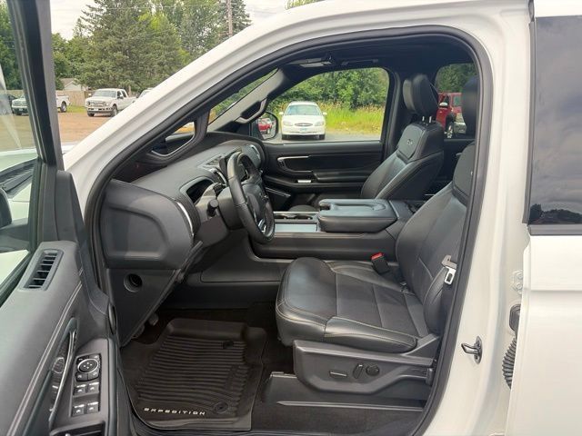 Used 2025 Ford Expedition Max Platinum w/ Stealth Appearance Package AWD/4WD image 11