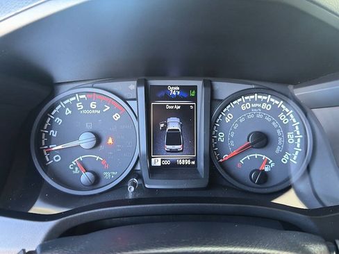 Used 2021 Toyota Tacoma SR5 AWD/4WD image 7