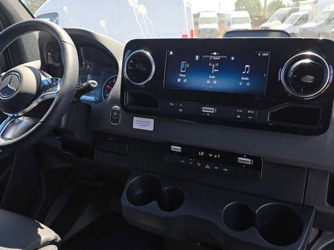 Used 2026 Mercedes-Benz Sprinter 2500 image 12