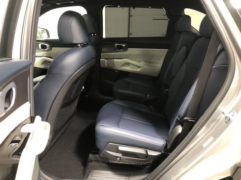 Used 2023 Kia Sorento SX Prestige image 16