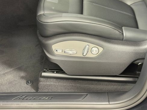 Certified 2026 Porsche Macan AWD/4WD image 15