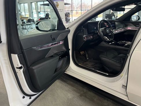 Used 2024 BMW 740i image 14