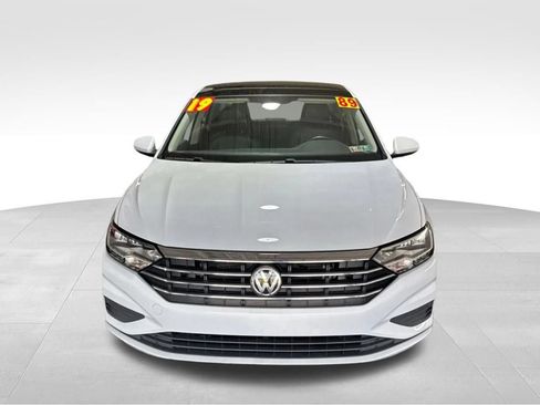 Used 2019 Volkswagen Jetta SE FWD image 2
