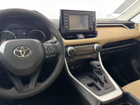 Used 2019 Toyota RAV4 LE FWD image 27