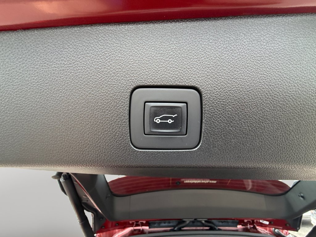 Used 2023 Buick Encore GX Select w/ Sport Touring Package FWD image 6