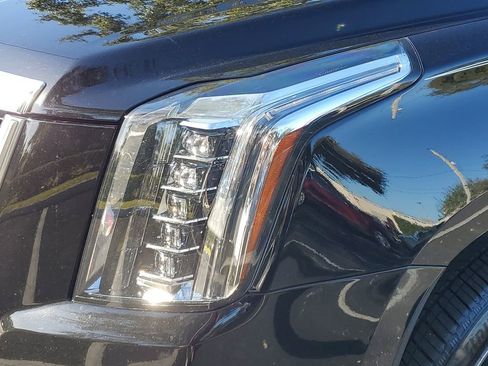 Used 2018 Cadillac Escalade Premium Luxury image 9