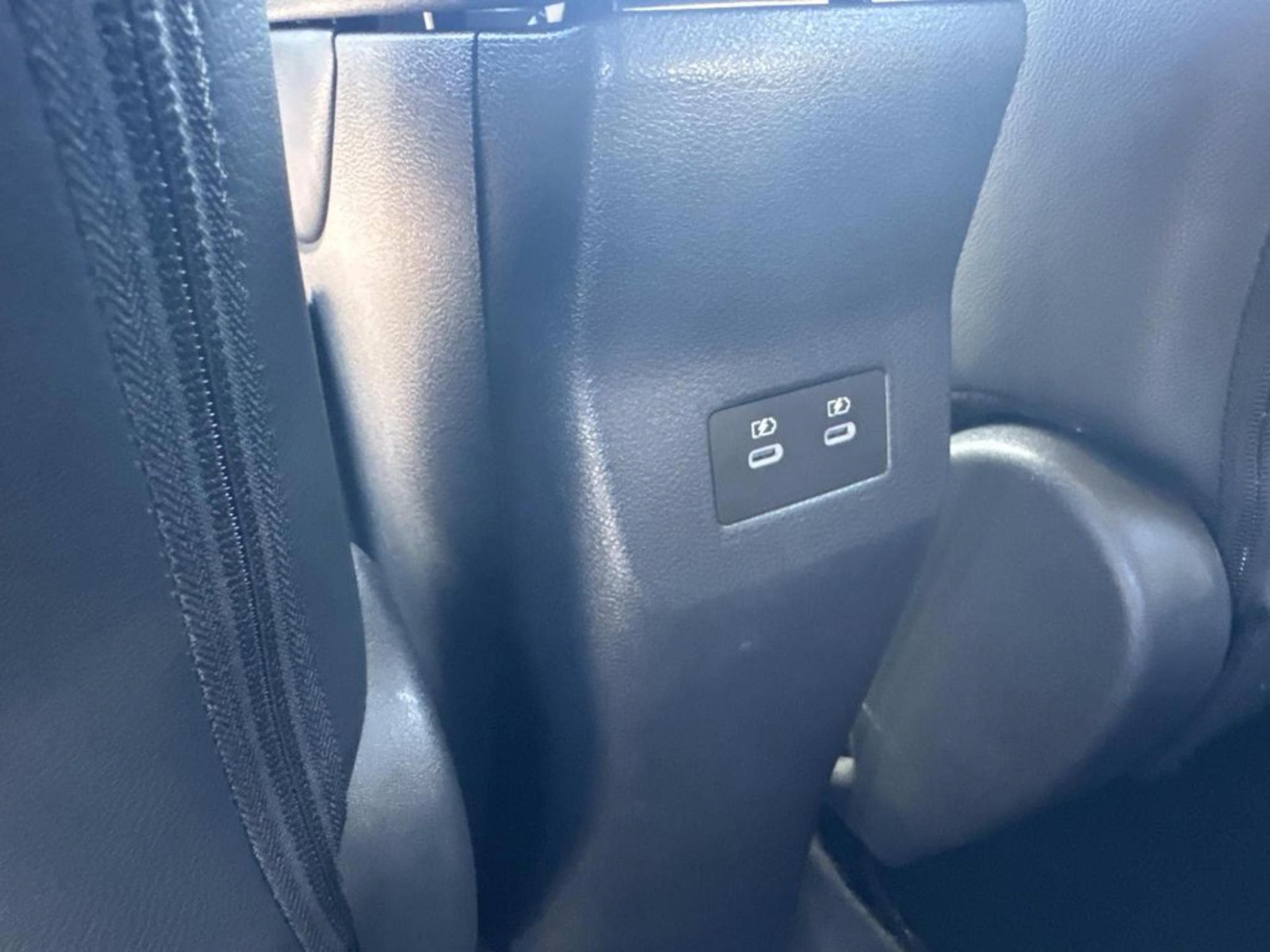 Used 2025 Nissan Kicks SR FWD image 11
