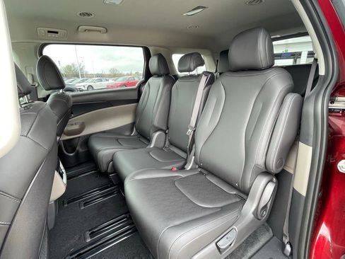 New 2026 Kia Carnival FWD image 26