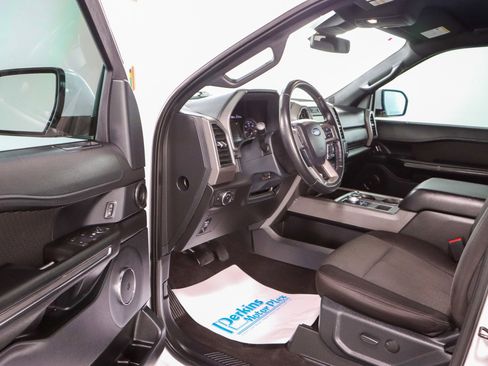 Used 2021 Ford Expedition XLT image 3
