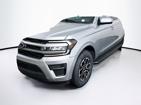 Used 2024 Ford Expedition Max XLT RWD image 3
