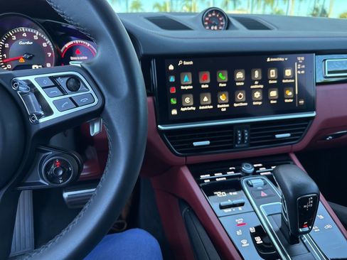 Used 2023 Porsche Cayenne Turbo image 4