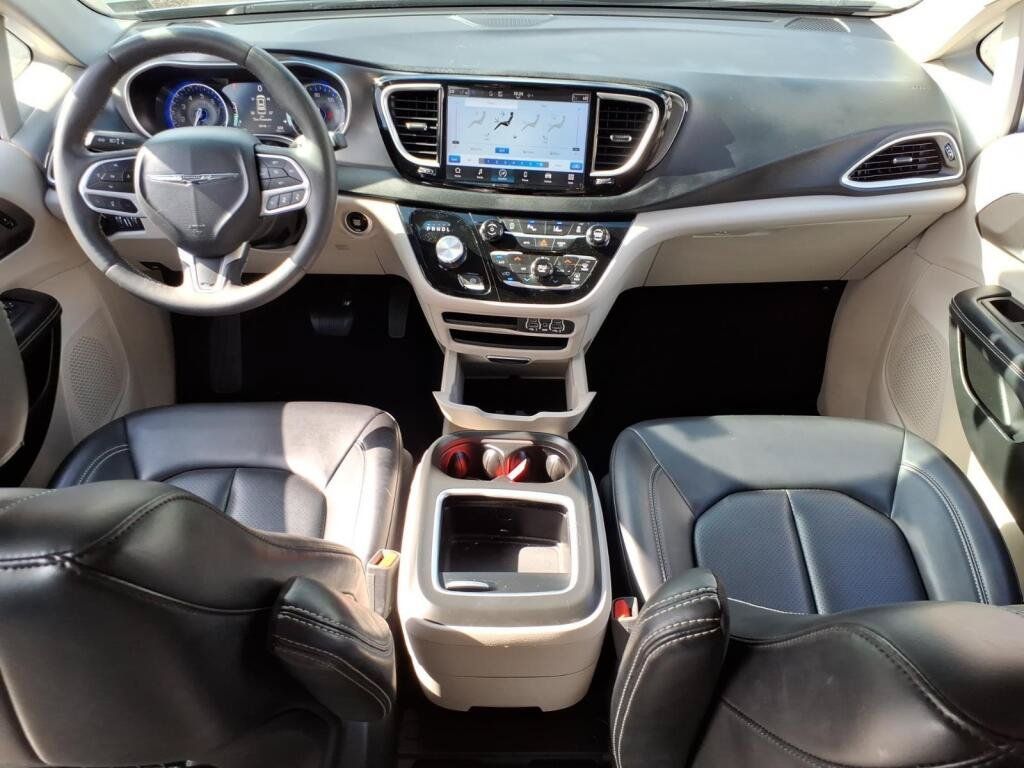 Used 2023 Chrysler Pacifica Touring-L FWD image 14