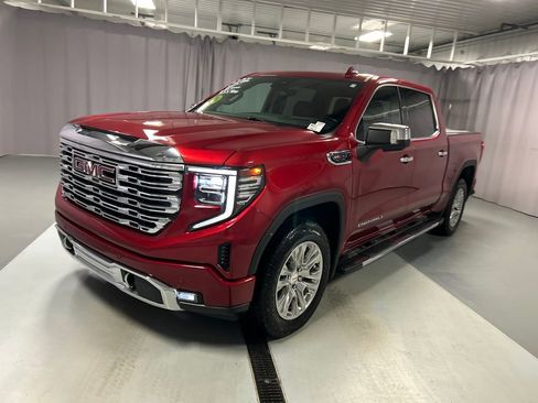 Used 2024 GMC Sierra 1500 Denali w/ Technology Package AWD/4WD image 3