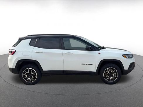 Used 2025 Jeep Compass Trailhawk AWD/4WD image 16