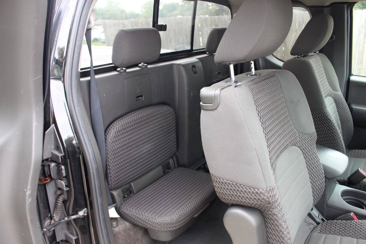 Used 2014 Nissan Frontier SV w/ SV Value Truck Package AWD/4WD image 34