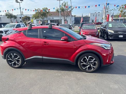 Used 2021 Toyota C-HR XLE FWD image 4