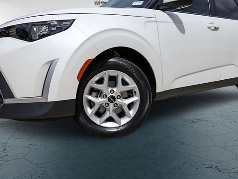 Used 2023 Kia Soul LX w/ LX Technology Package FWD image 4