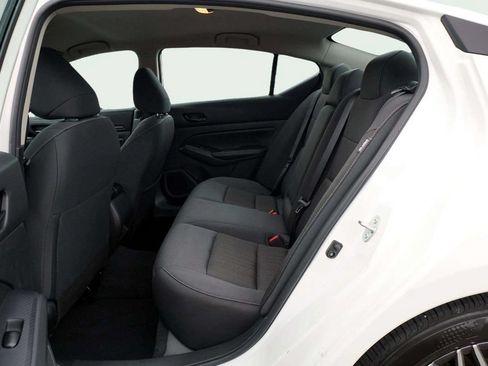 Used 2025 Nissan Altima 2.5 SV FWD image 18