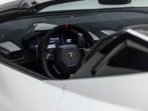 Used 2019 Lamborghini Huracan Performante image 5