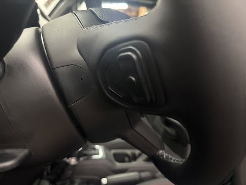 Used 2025 Jeep Wrangler Unlimited Rubicon image 16