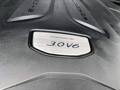 Certified 2022 Porsche Cayenne AWD/4WD image 34