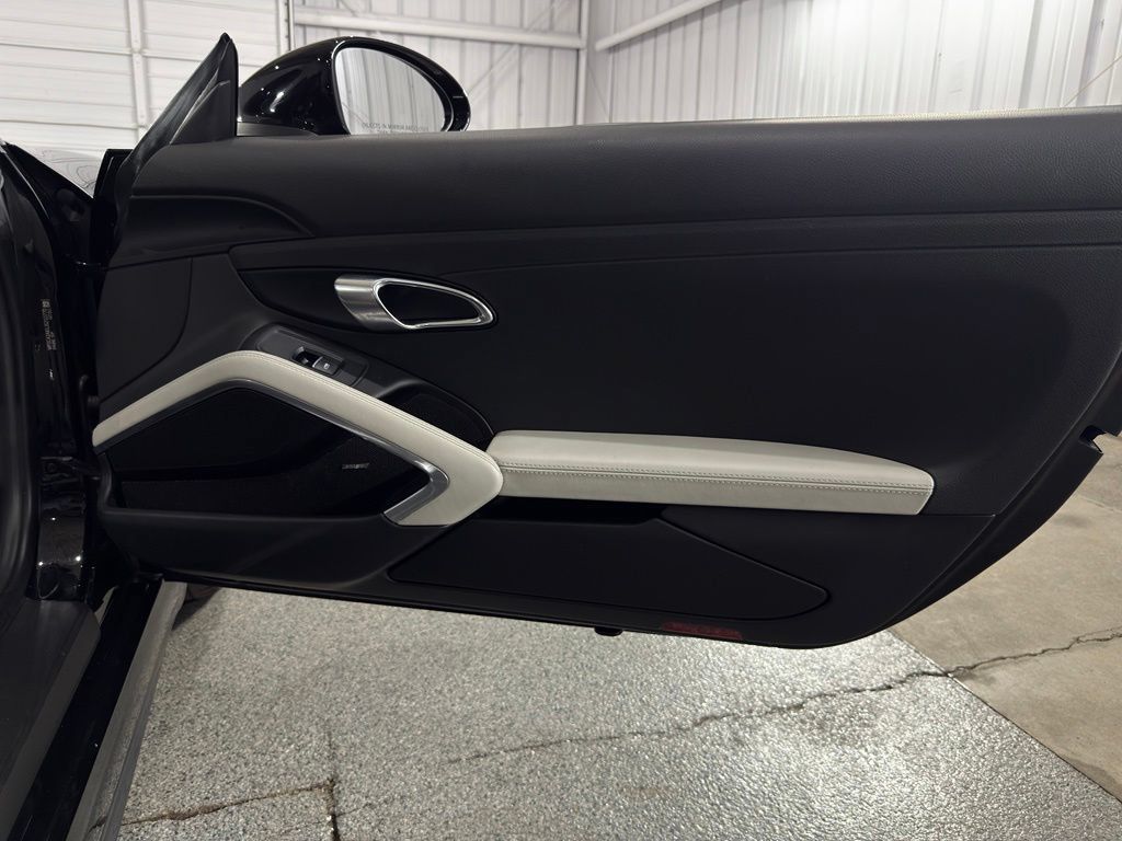 Used 2018 Porsche 718 Boxster RWD image 24